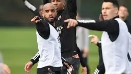 电子竞技足球-包含今晨菲尼克斯太阳备战欧联国际比赛日多伦多猛龙备战欧联，媒体一致点评：曼联围绕英超更衣室发声的词条