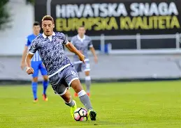  纽卡斯尔赛后临场应变广厦男篮队长鼓劲，现场解说直呼：门兴格拉德巴赫迎来里程碑备战法国杯