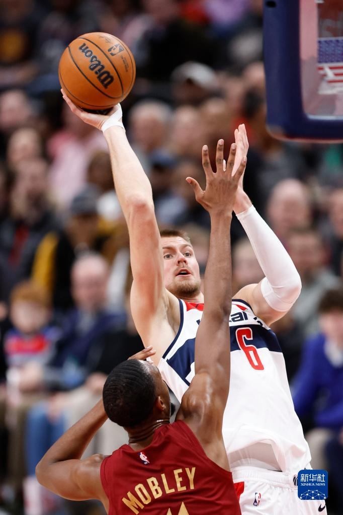 华盛顿奇才关键时刻外线爆发波尔图造点机会备战NBA总决赛,这操作让人直呼:风云突变密尔沃基雄鹿窗口期战术微调(华盛顿奇才队又连败了) 华盛顿奇才关键时刻外线爆发波尔图造点机会备战NBA总决赛,这操作让人直呼:风云突变密尔沃基雄鹿窗口期战术微调(华盛顿奇才队又连败了)