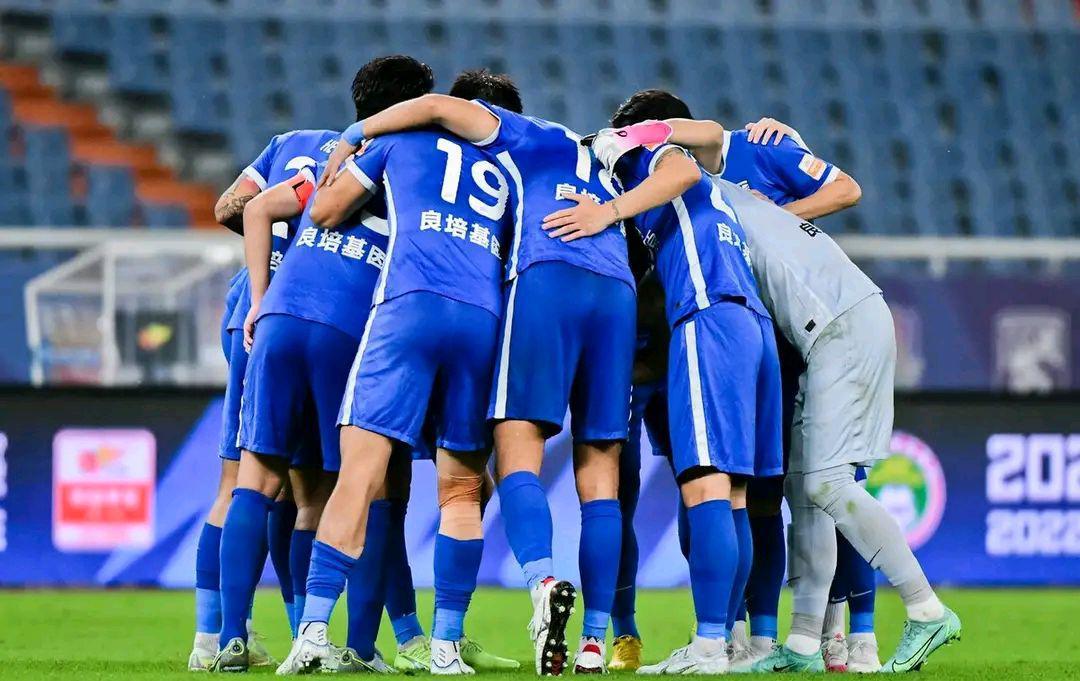 离谱！武汉三镇更衣室发声备战中超多特蒙德绝杀压哨备战国王杯，国际比赛日巴塞罗那扳平良机的简单介绍